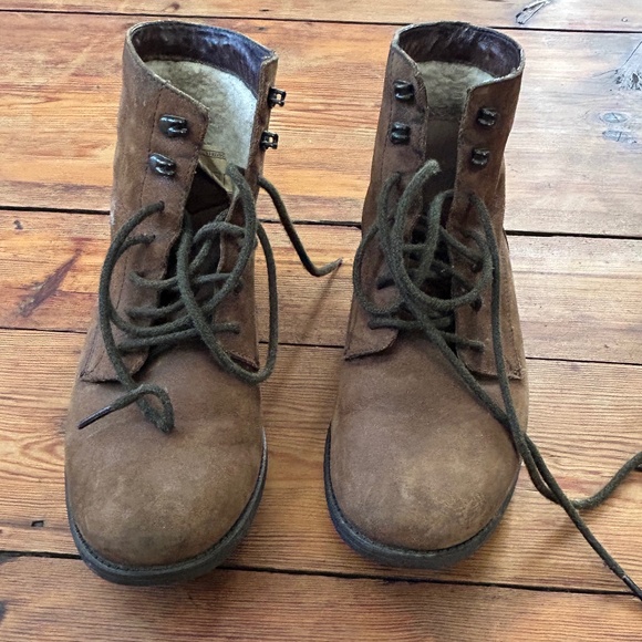 Ugg suede lace up winter boots - Picture 2 of 8